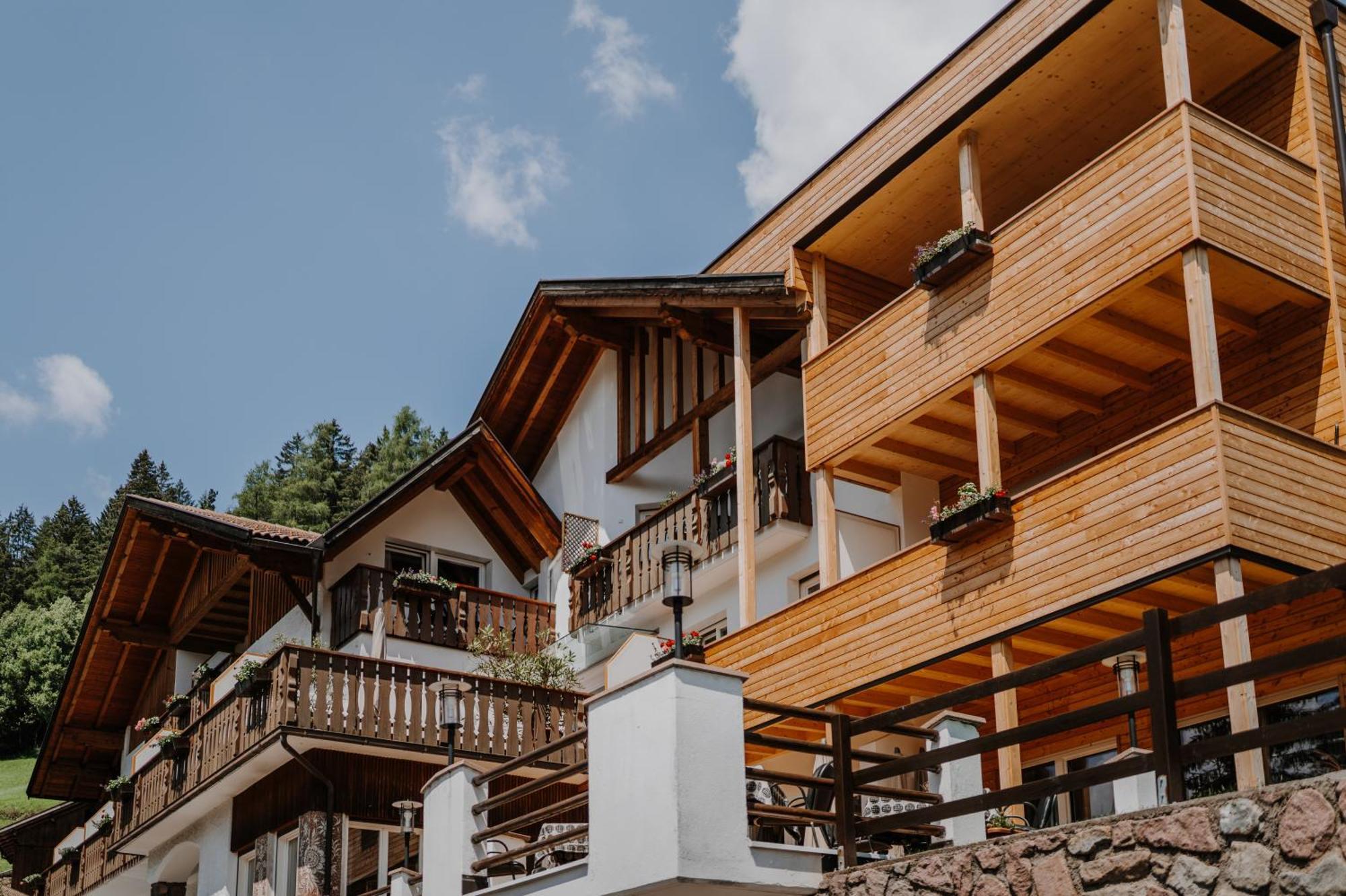 Hotel Berghaus Rosengarten Welschnofen Buitenkant foto